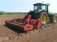 4 m de largeur de travail, profondeur de travail 30 cm, poids 5,8 tonnes.